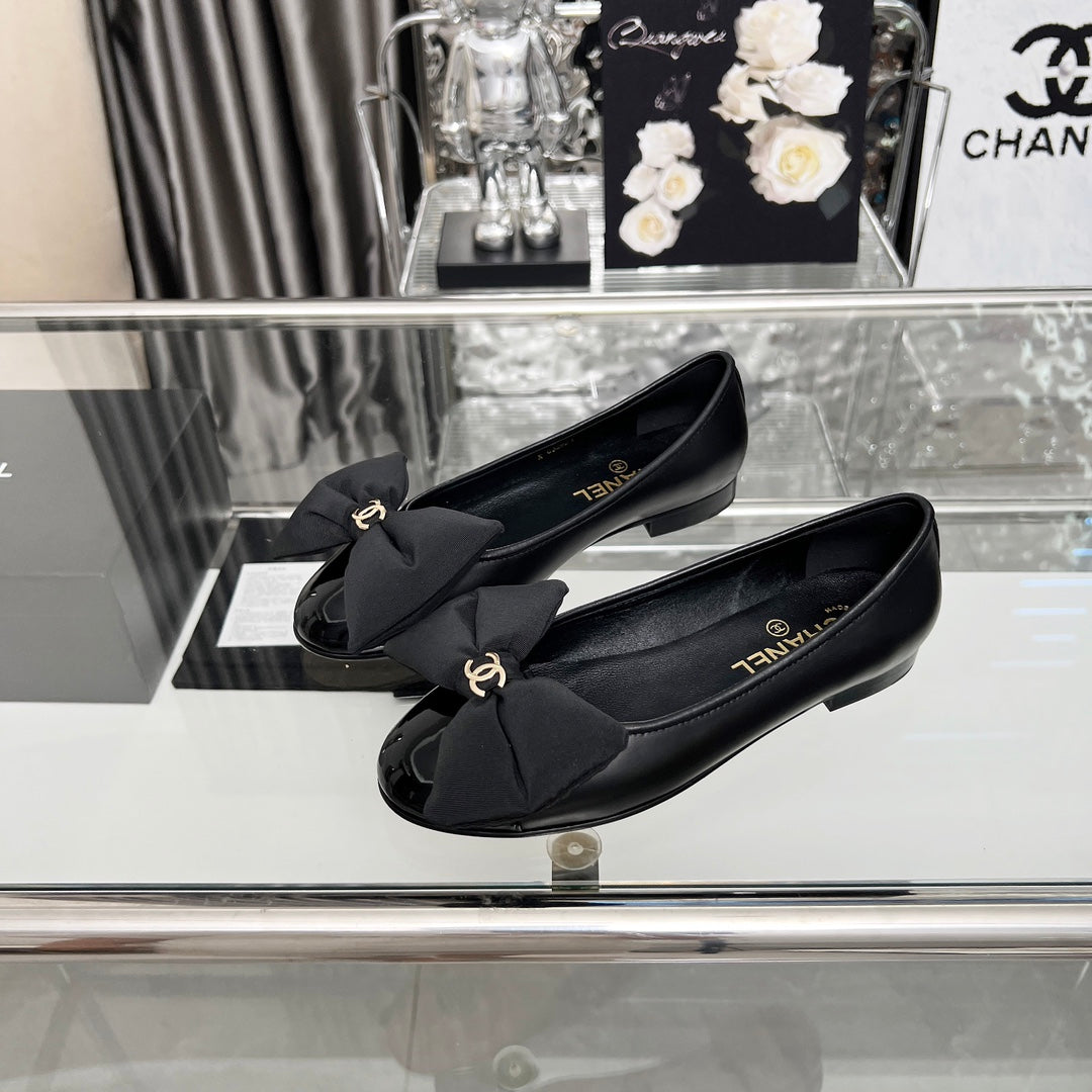 CHANEL 25S ROUND TOE BALLET FLATS WITH A BOW IN BLACK CALFSKIN
