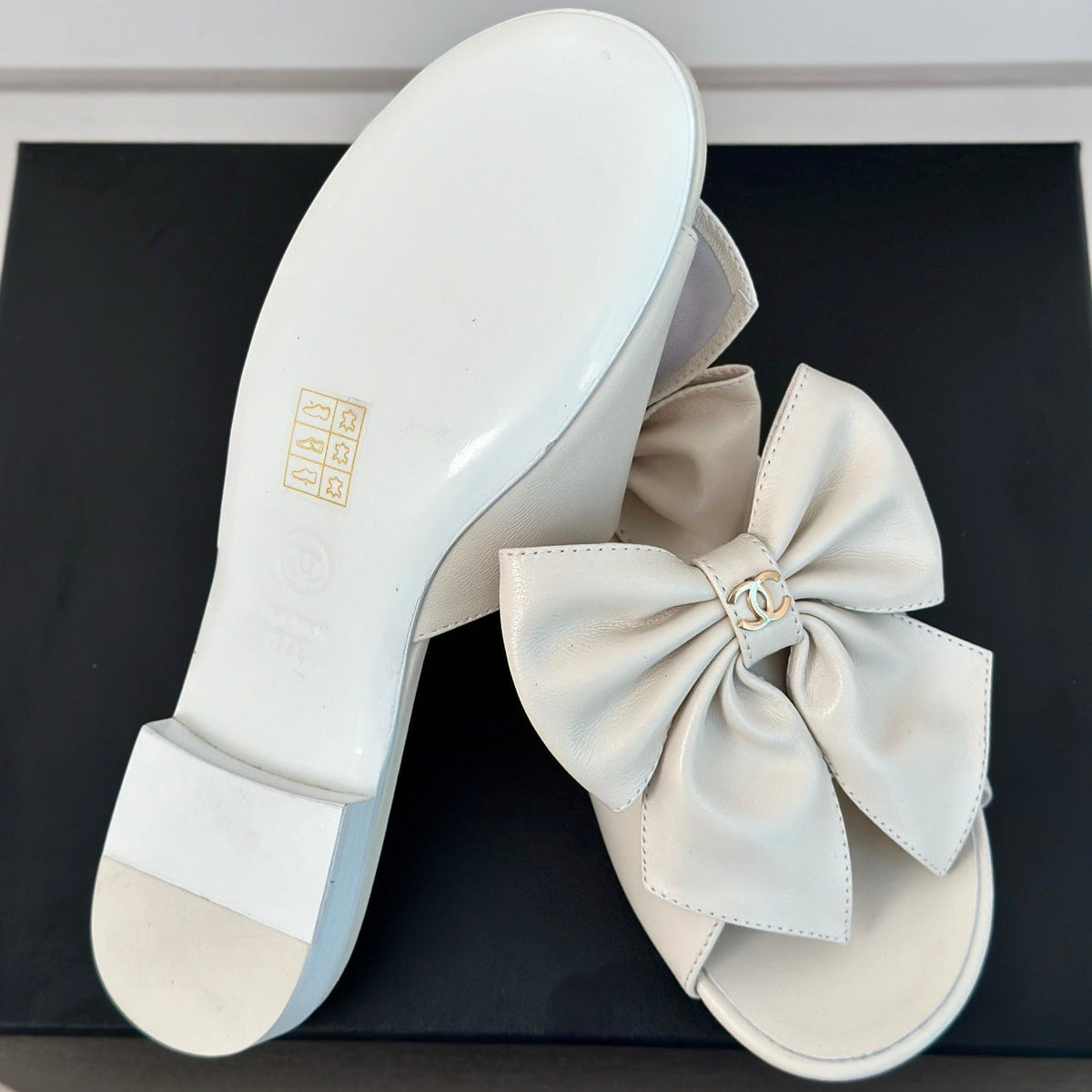 CHANEL Double big bow flat sandals Sheepskin White Cream