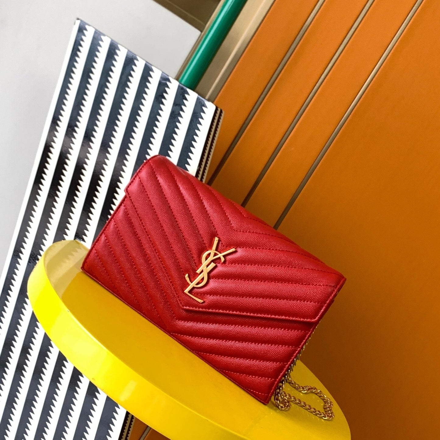 Shoulder Bag in Red
