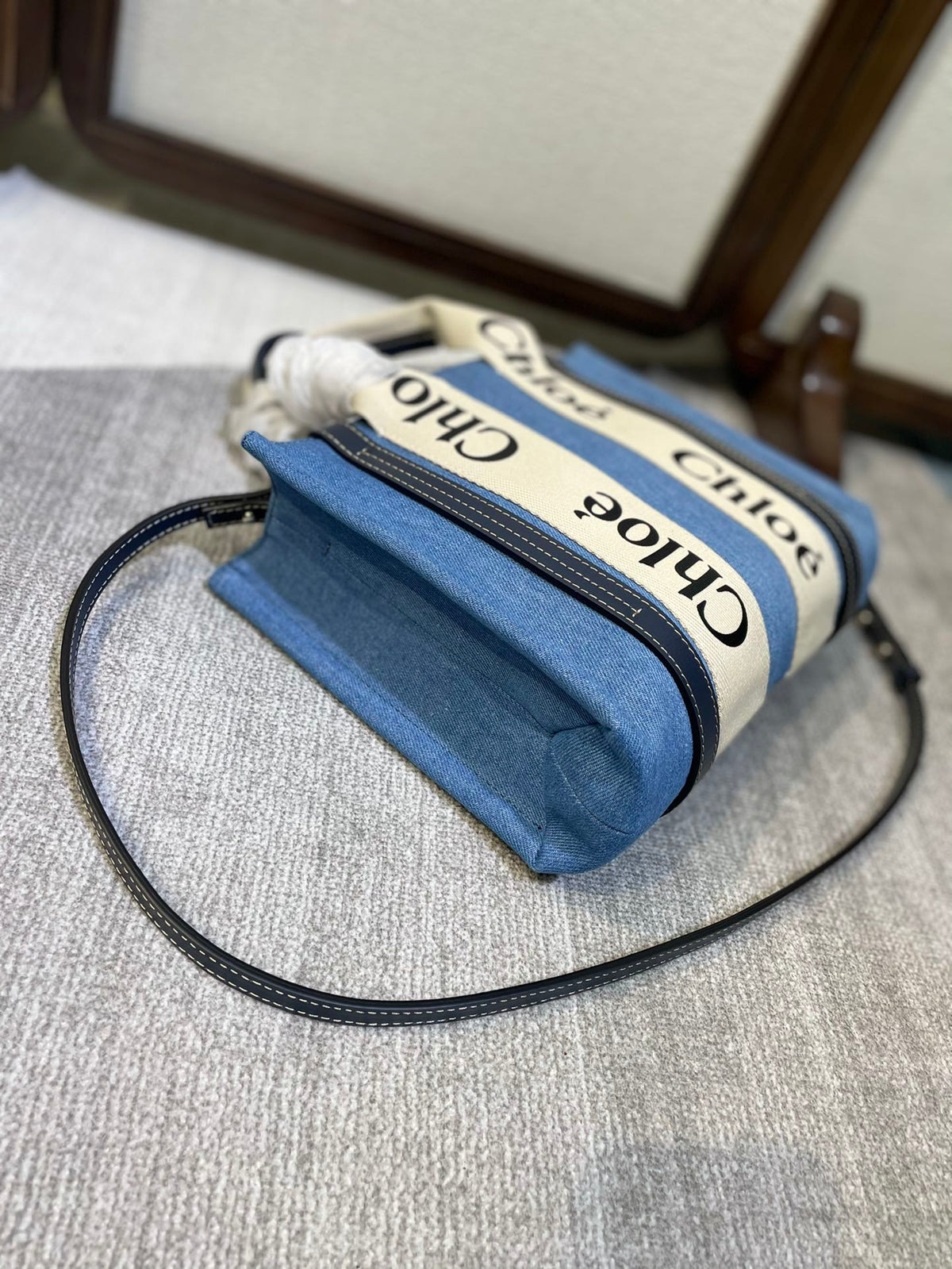 SMALL STRAP WOODY TOTE BAG 26.5 IN BLUE DENIM CANVAS DARK BLUE CALFSKIN