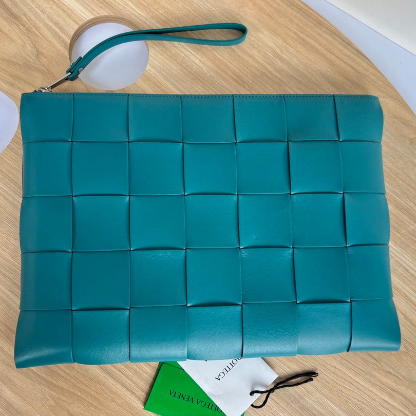 LARGE CASSETTE POUCH 35 IN LAGOON BLUE CALFSKIN