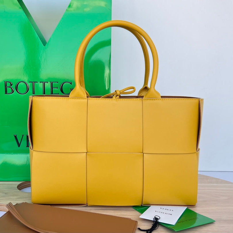 BOTTEGA VENETA SMALL ARCO TOTE 30 IN TULIP TREE YELLOW LAMBSKIN