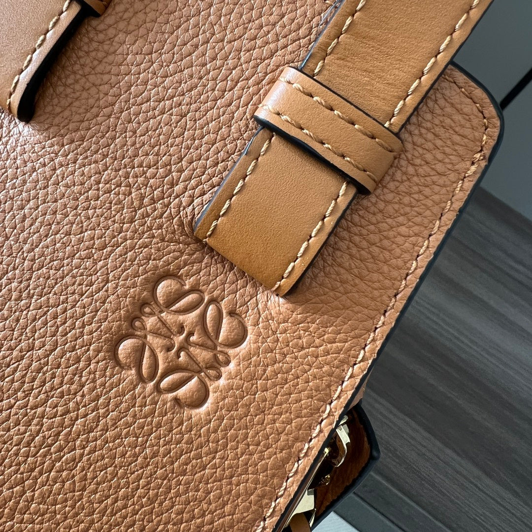 LOEWE 25S HAMMOCK BAG 20 IN ORANGE CALFSKIN GOLD HARDWARE