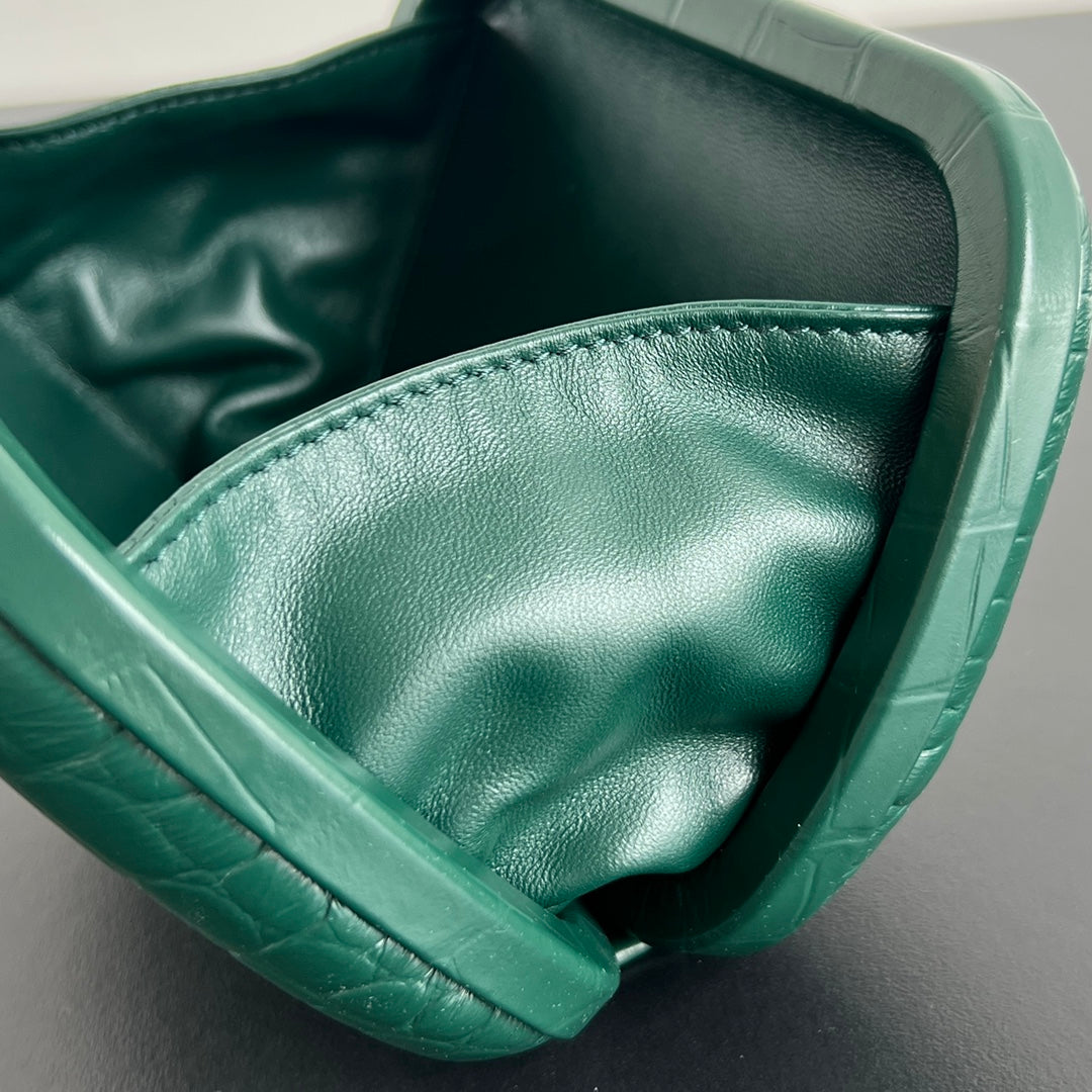 KNOT 19 IN EDEN GREEN CROCODILE PATTERN CALFSKIN
