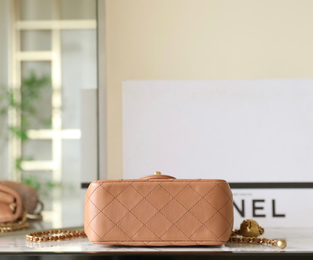 CHANEL 25S FLAP BAG 18 CM IN LIGHT BROWN LAMBSKIN WITH GOLD HARDWARE