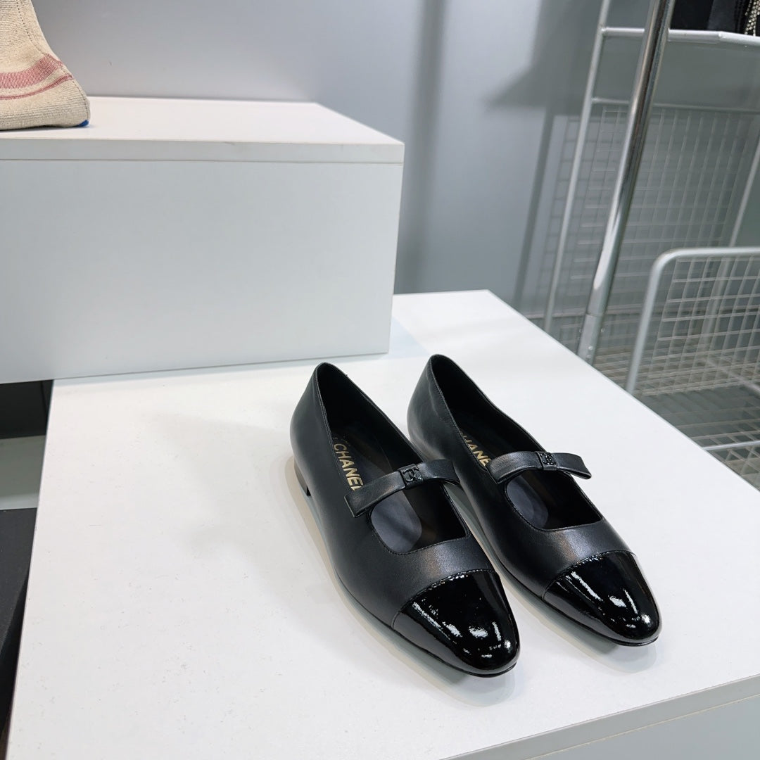 CHANEL FLAT MARY JANE SHOES 25S IN BLACK GLOSSY LAMBSKIN WITH BOW