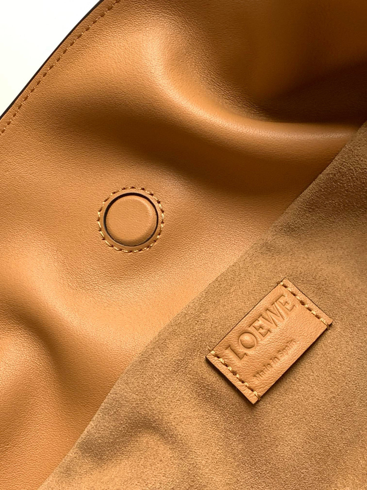 LOE MEDIUM 30 FLAMENCO KNOT IN BEIGE LAMBSKIN