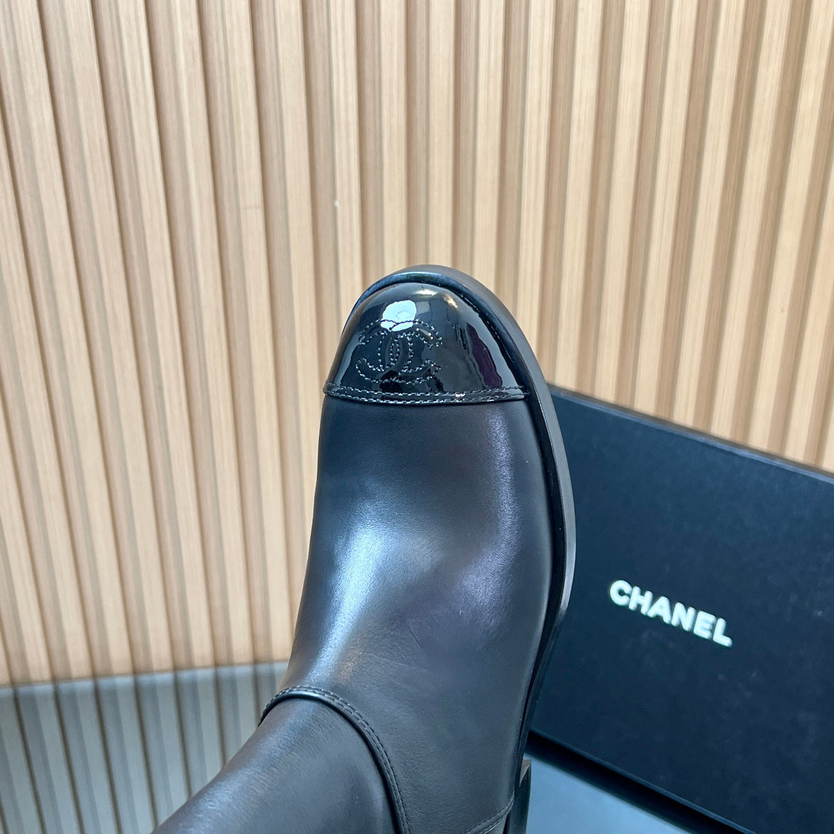 CHANEL 25S SHORT BOOTS WITH CHAIN IN BLACK CALFSKIN