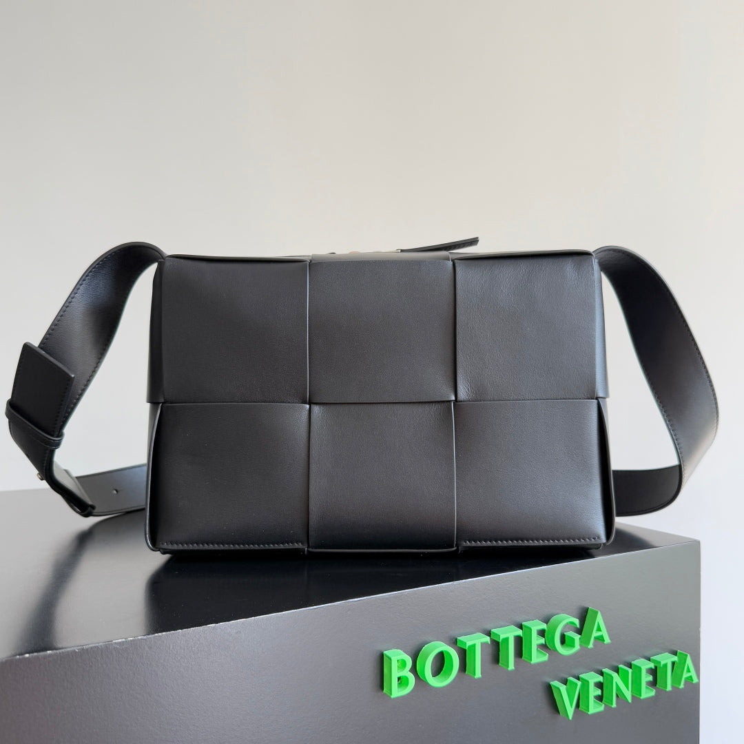 BOTTEGA VENETA 25S ARCO BAG 28 IN BLACK CALFSKIN SILVER HARDWARE