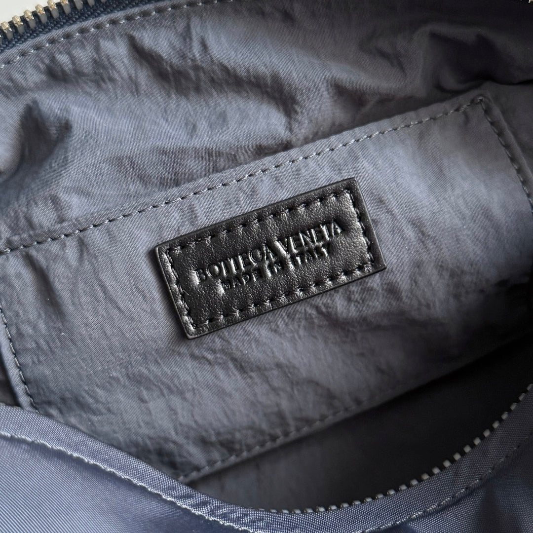 BOTTEGA VENETA 25S TOKYO SMALL WASHBAG 20 IN SHADOW NYLON