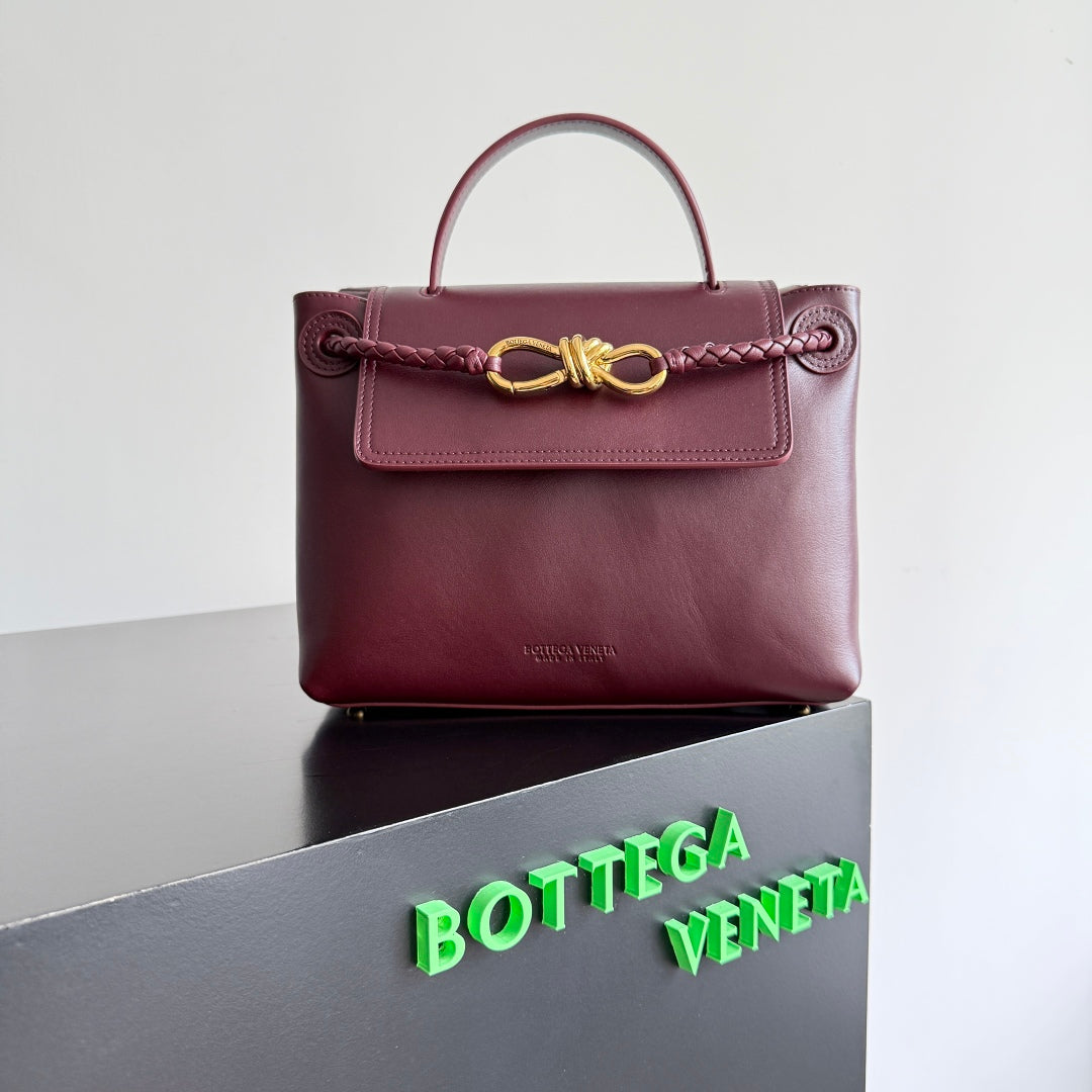 BOTTEGA VENETA 25S MEDIUM CIAO CIAO BAG 26 IN BURGUNDY CALFSKIN