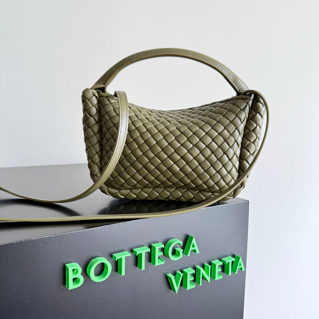 BOTTEGA VENETA 25S COBBLE BAG 23 IN ARMY GREEN CALFSKIN