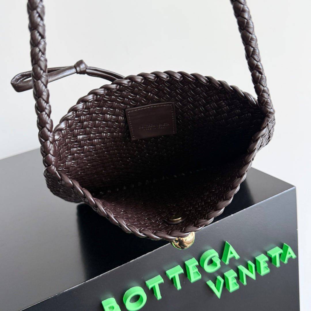 BOTTEGA VENETA 25S TOSCA BAG 19 IN DARK BROWN CALFSKIN GOLD HARDWARE