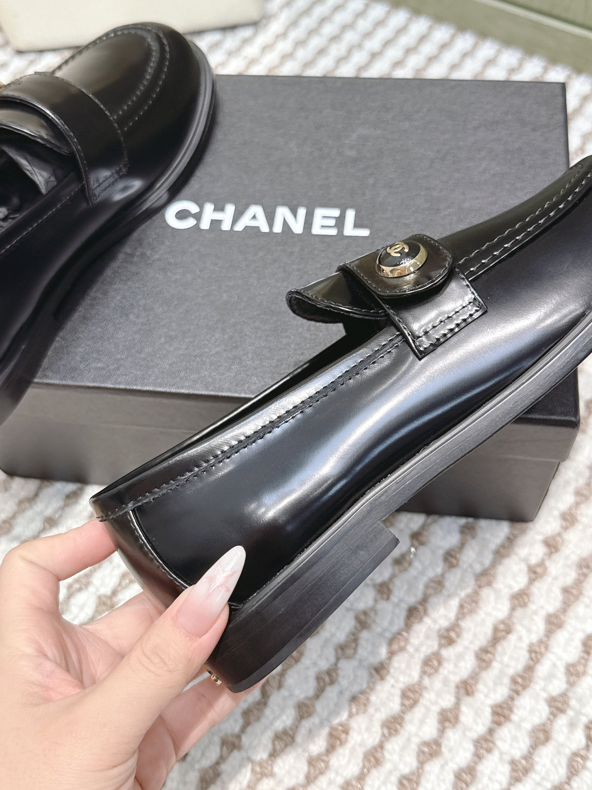 CHANEL 25S GODDESS FLAT LOAFERS IN BLACK GLOSSY CALFSKIN GOLD HARDWARE