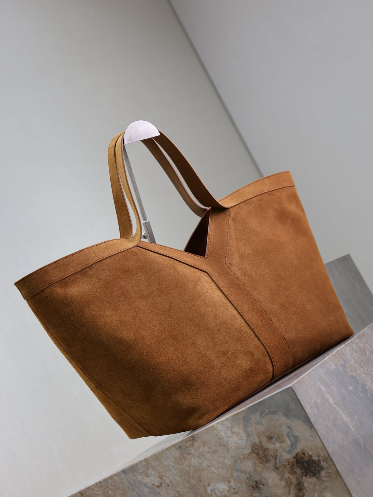 YSL 25S Y MAXI TOTE 50 IN CARAMEL SUEDE GOLD HARDWRE