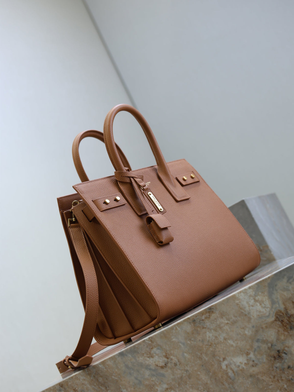 YSL 25S SAC DE JOUR GM 32 IN CHESTNUT BROWN SUPPLE GRAINED CALFSKIN