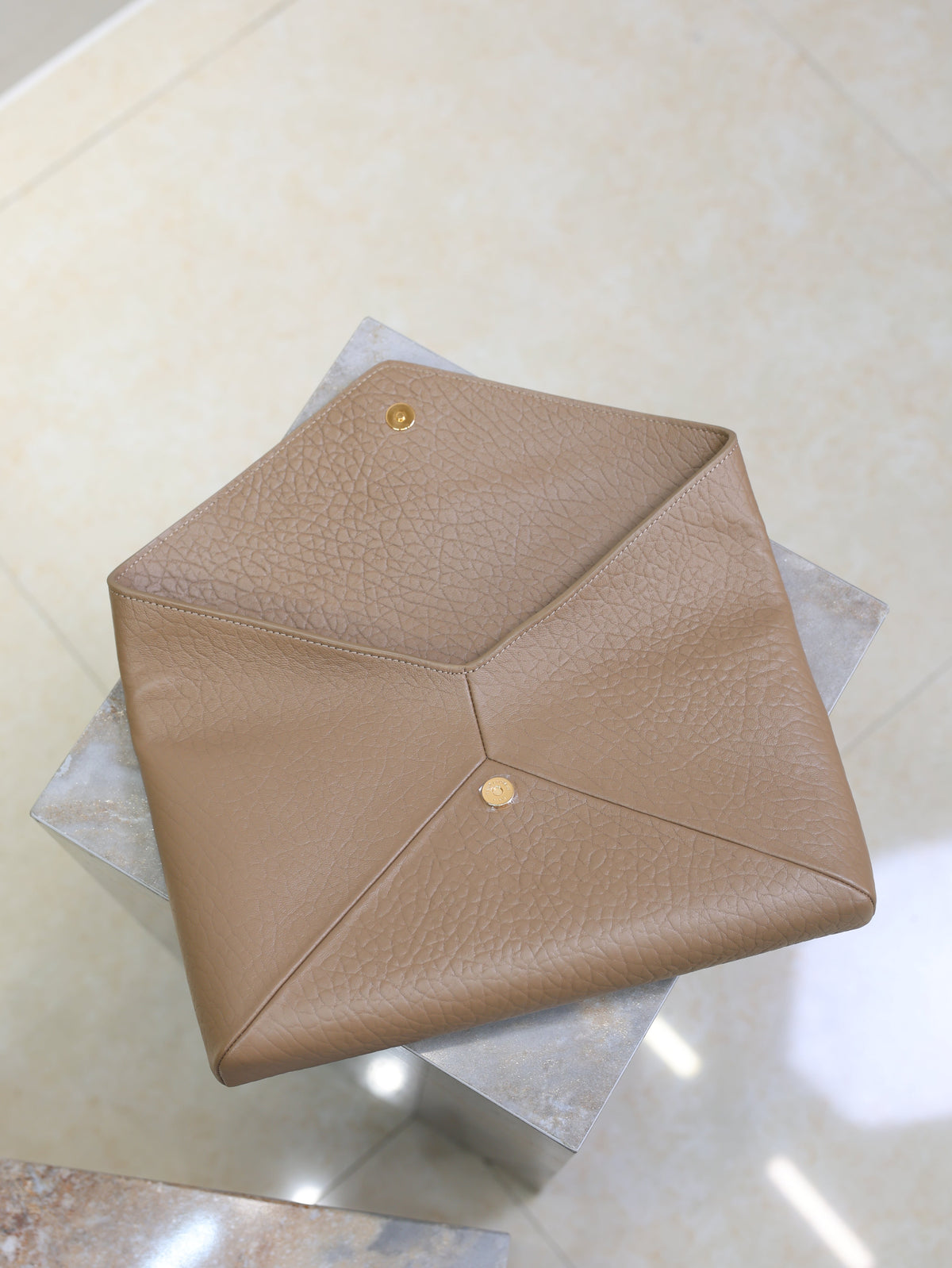 YSL 25S CASSANDRE LARGE ENVELOPE POUCH 29 IN DARK TAUPE CALFSKIN GOLD HARDWRE