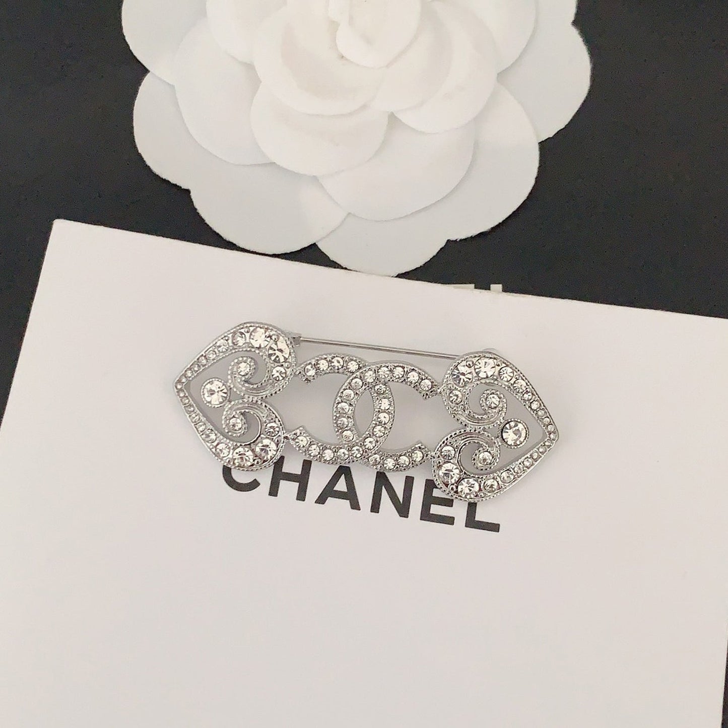 18K Chanel Heart Brooch