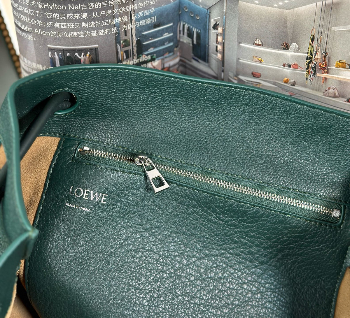PEBBLE HOBO 40 IN GREEN FOREST SUPPLE GRAINED CALFSKIN