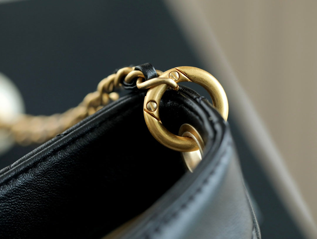 CHANEL 25S HOBO BAG 19.5 CM IN BLACK CALFSKIN WITH GOLD HARDWARE