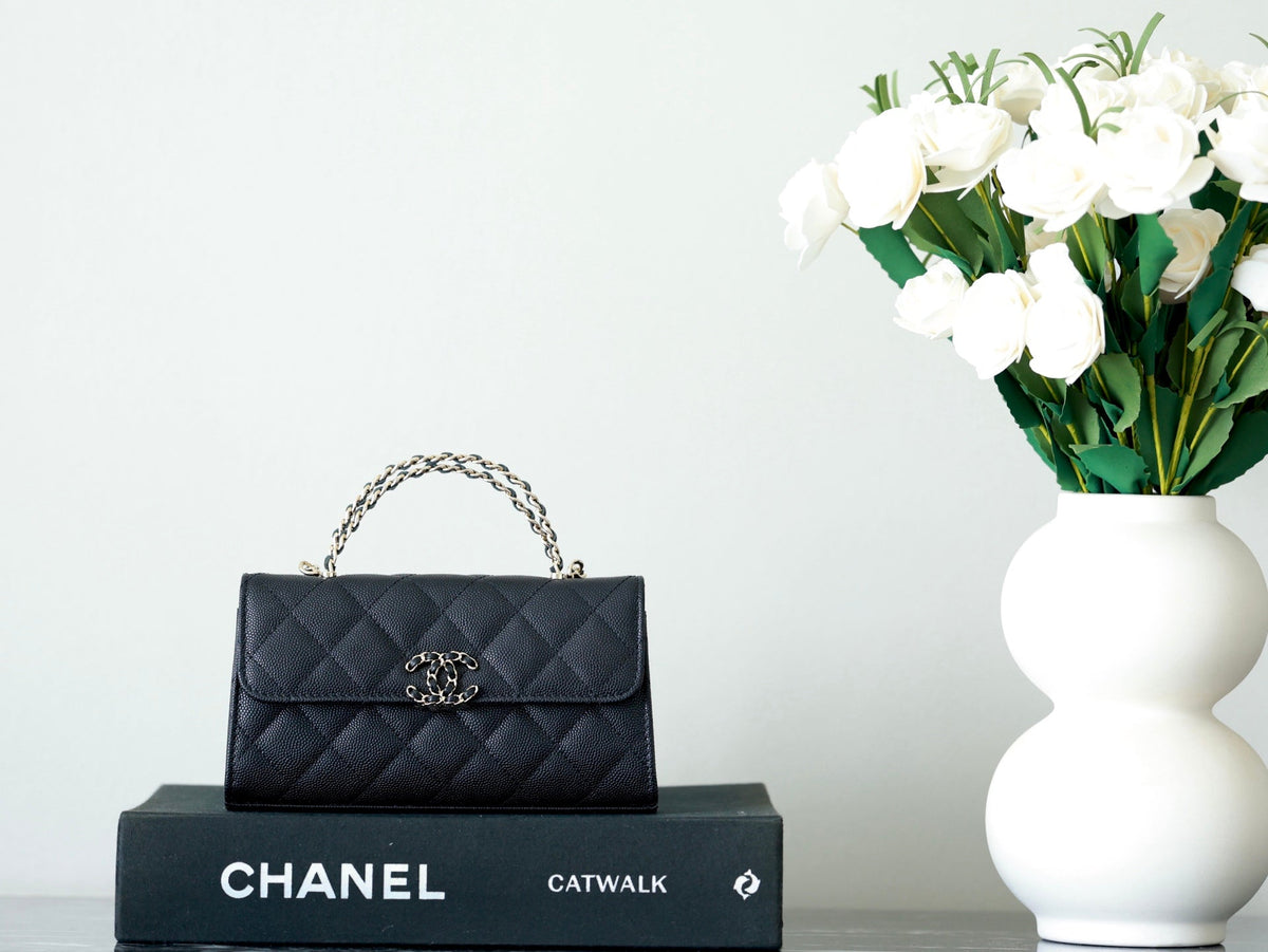 CHANEL 25S KELLY IN BLACK LAMBSKIN WITH GOLD HARDWARE