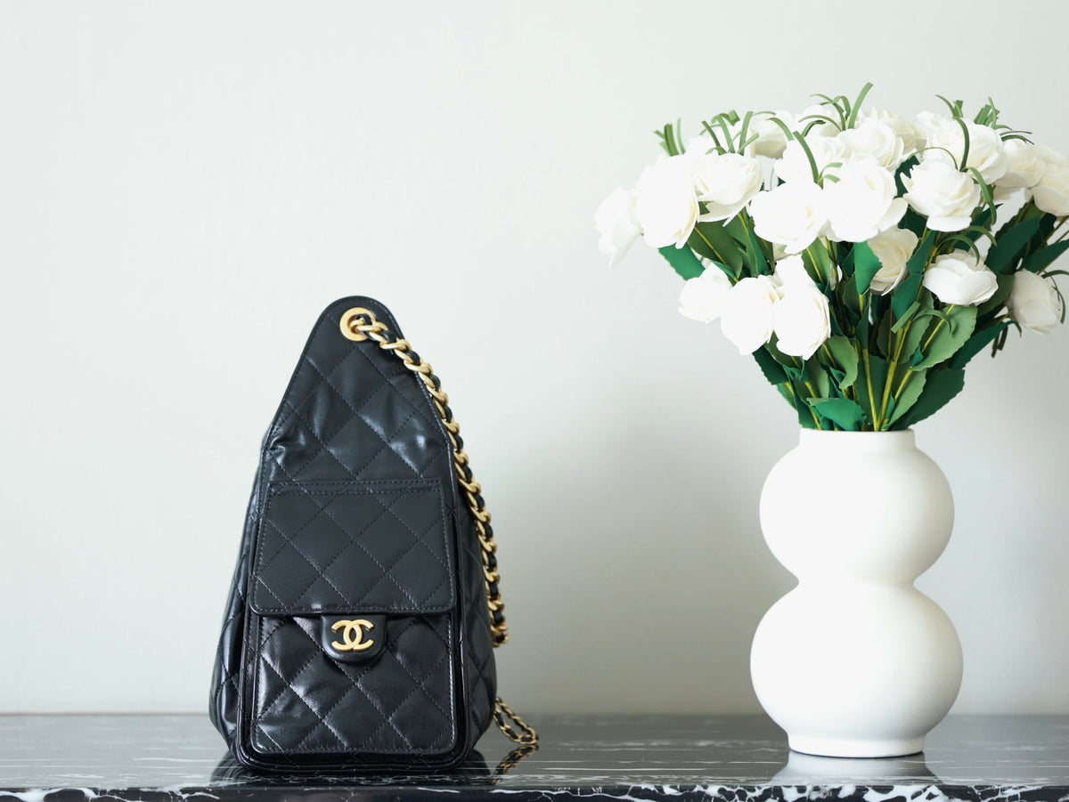 CHANEL 25S HOBO BAG 30 CM IN BLACK LIGHT GLOSSY LEATHER WITH GOLD HARDWARE