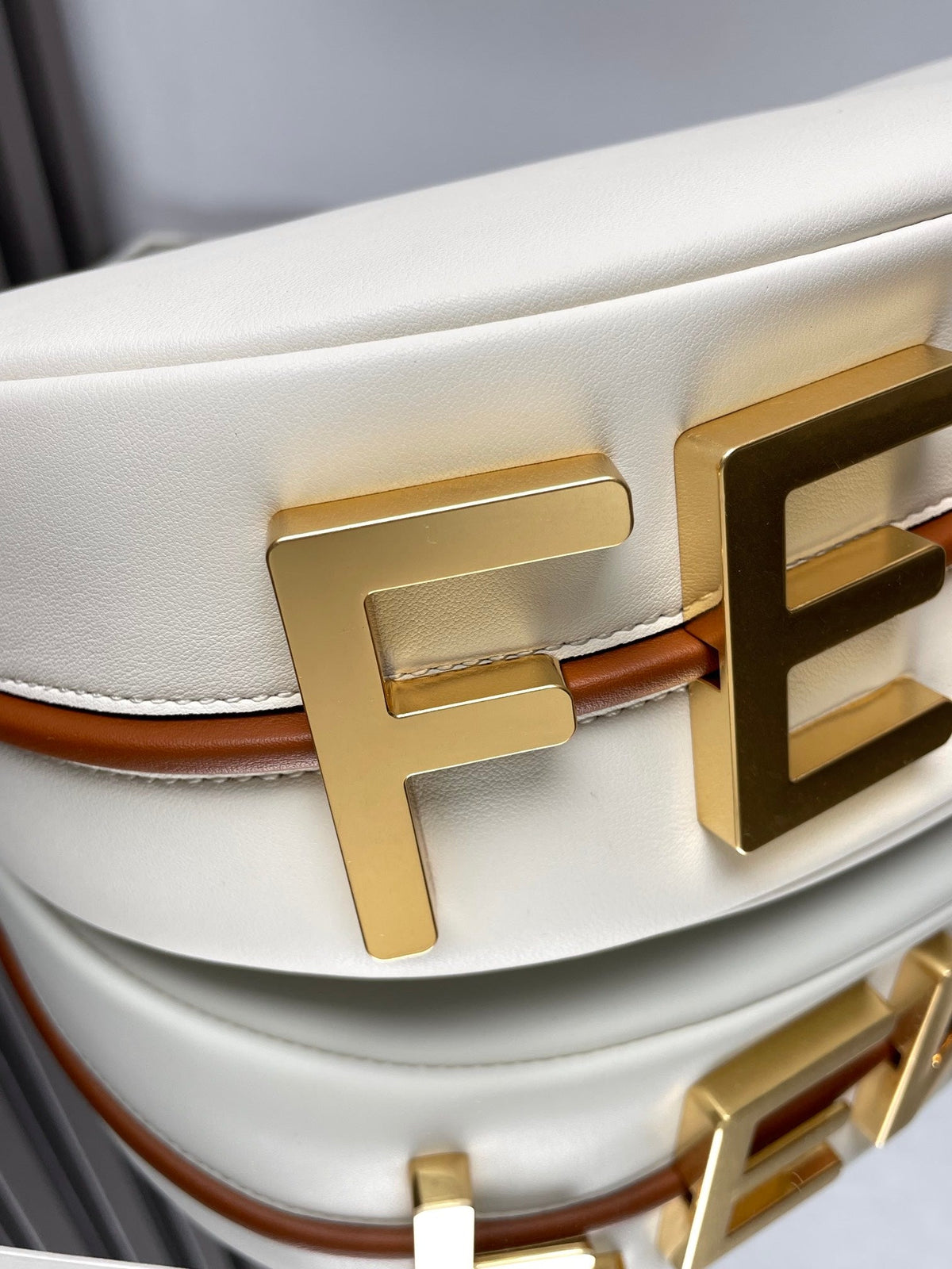 FENDIGRAPHY MEDIUM 29 IN WHITE AND ORANGE TRIM SMOOTH LAMBSKIN GOLD HARDWARE