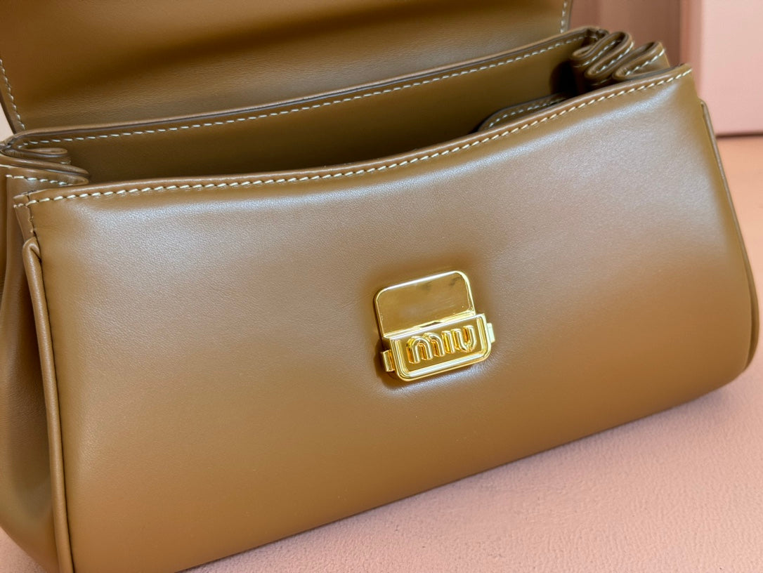 CHAIN SHOULDER BAG 24 IN PEANUT BROWN PATENT SMOOTH CALFSKIN