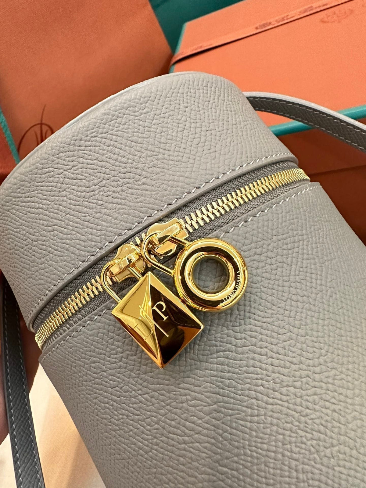 EXTRA CASE MEDIUM 16 BAG IN DOVE GRAY SMOOTH CALFSKIN WITH GOLD HARDWARE