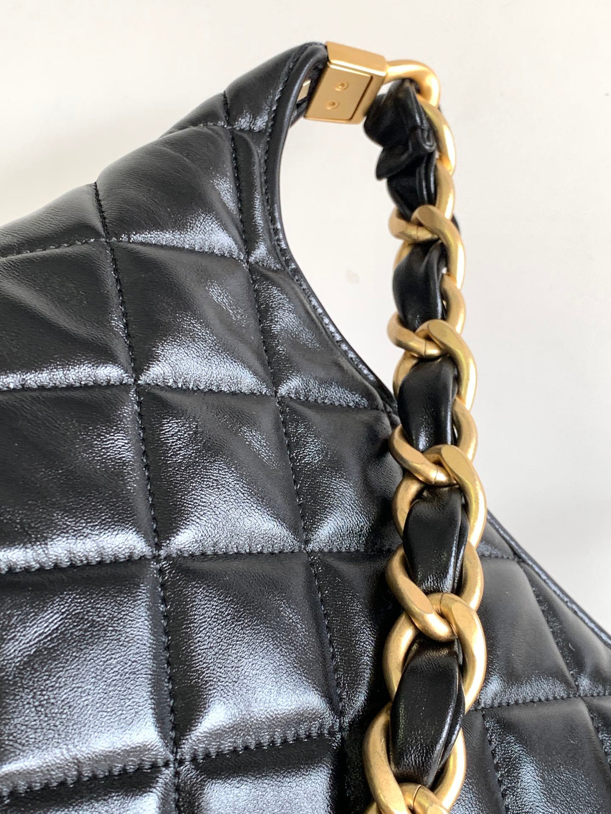 CHANEL 25S HOBO BAG 32 CM IN BLACK LAMBSKIN WITH GOLD HARDWARE