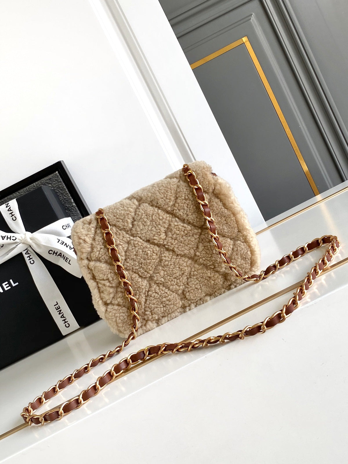 CHANEL 25S FLAP BAG 18 CM IN BEIGE WOOL AND BROWN LAMBSKIN