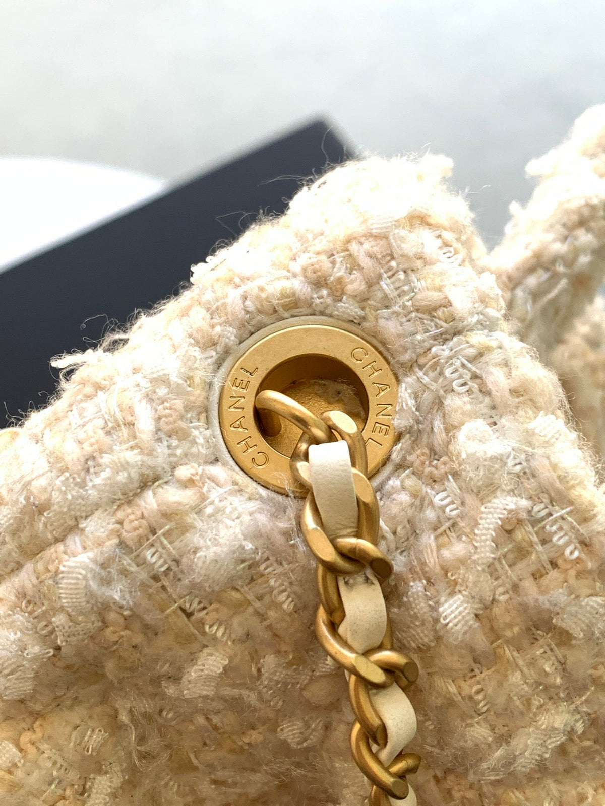 CHANEL 25S BOW BAG 26 IN CREAM WHITE TWEED WITH GOLD HARDWARE