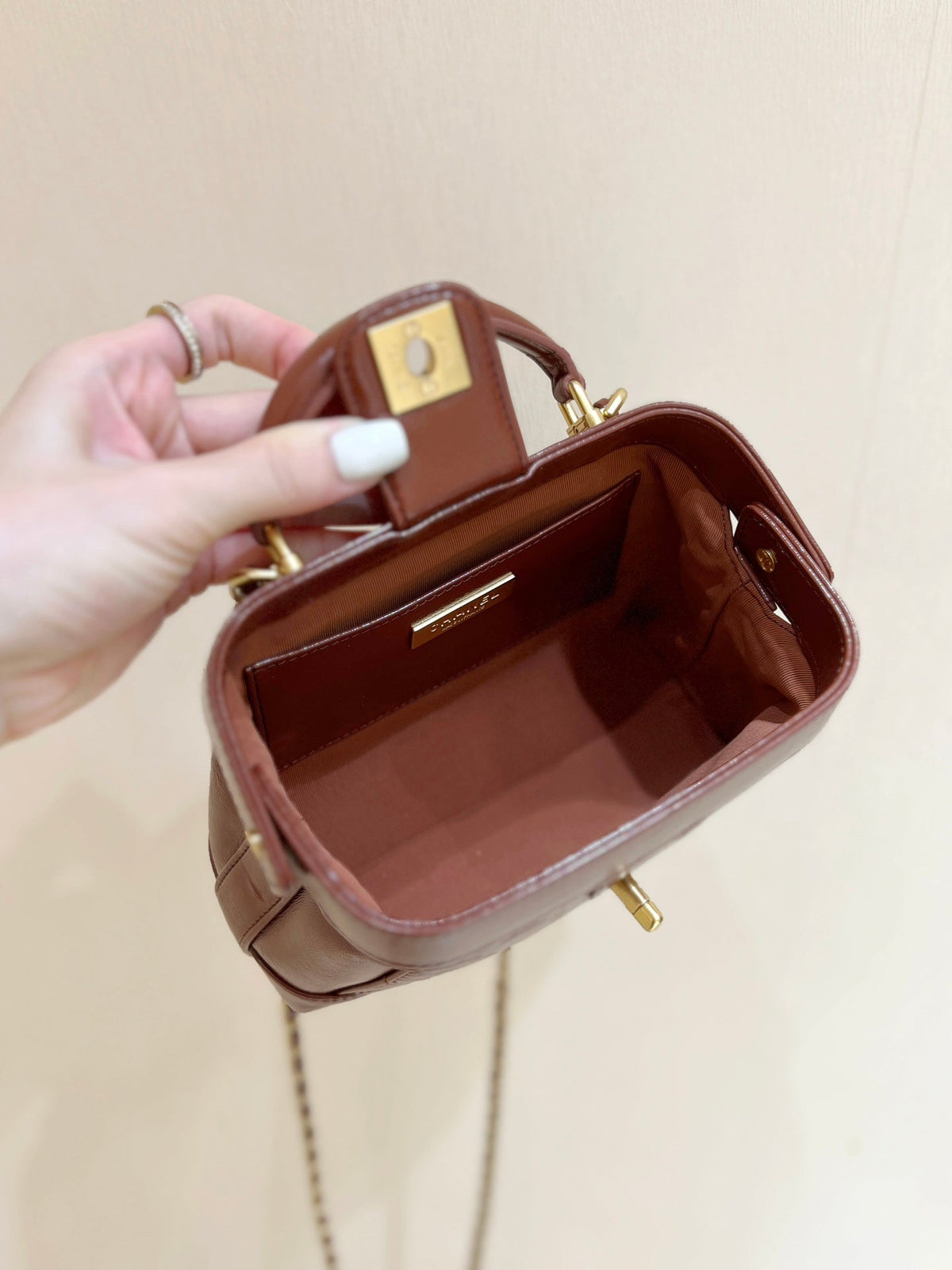 CHANEL TOP HANDLE BAG 18 IN BROWN OIL-WAX LAMBSKIN GOLD HARDWARE