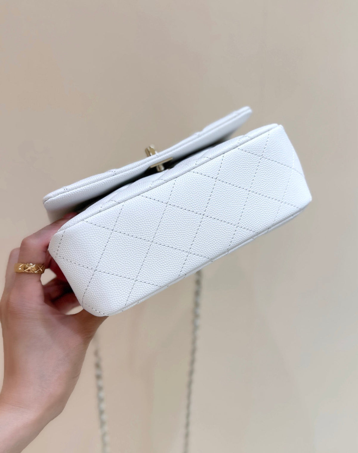 CHANEL 25S COCO CRUSH HANDLE 18 IN WHITE CALFSKIN GOLD HARDWARE