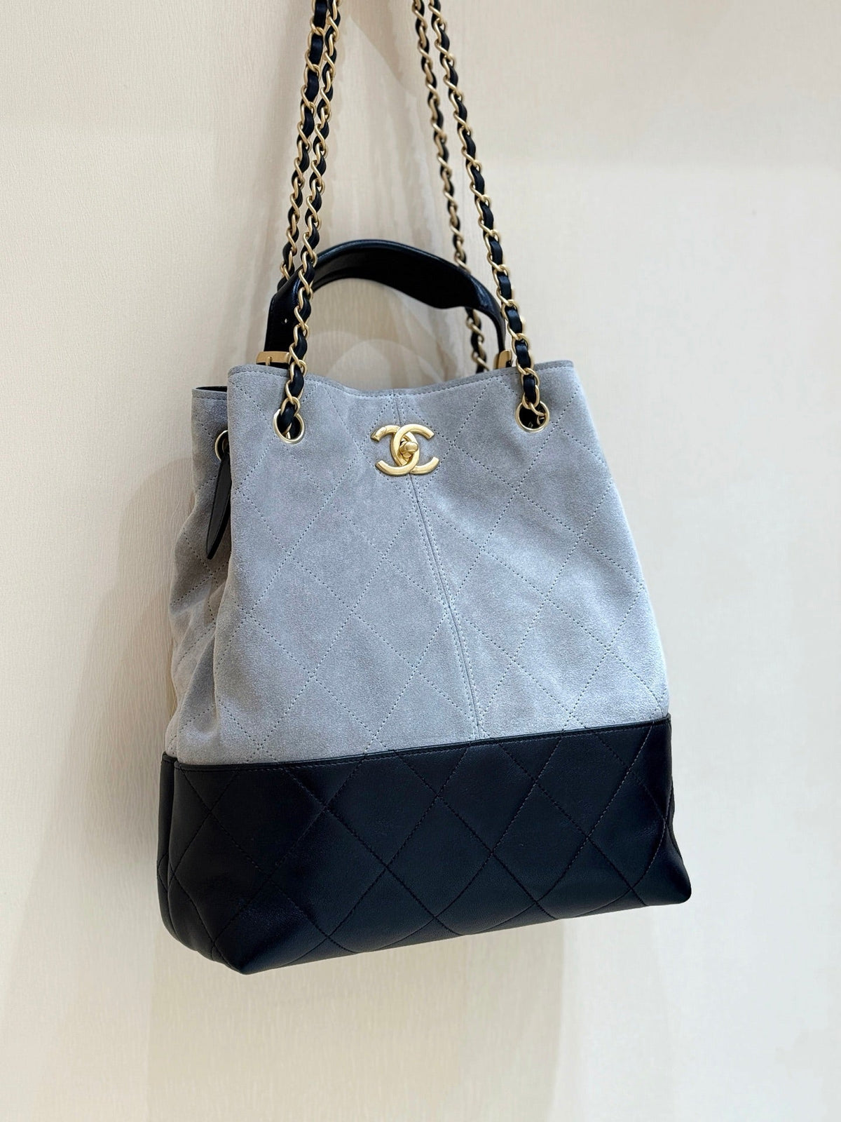 CHANEL 25S SHOPPING BAG 33 IN GREY AND BLACK SUEDE CALFSKIN
