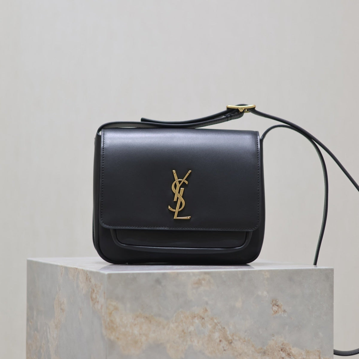 YSL 25S NIKI BABY 22 IN BLACK CALFSKIN GOLD HARDWRE