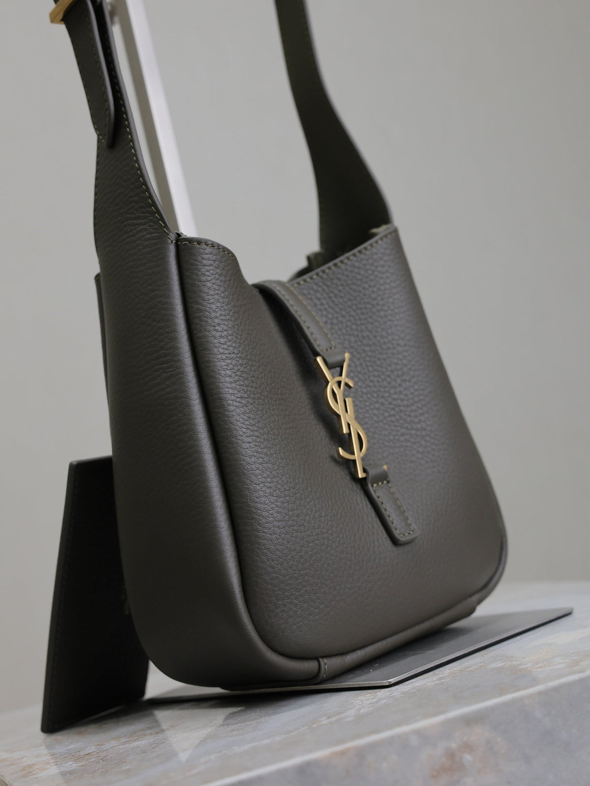 YSL 25S LE 5 À 7 BAG 16 IN LIGHT MUSK GRAINED CALFSKIN GOLD HARDWRE